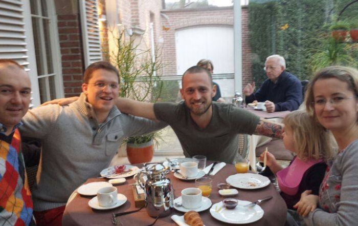 Fratia belgiano-romana : Florea Sorin , Dinu Mihai si Nikolaas Gyselbrecht  impreuna cu sotia Jana si fetita Amalia 